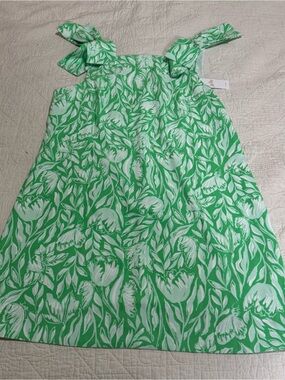 Lilly Pulitzer Green and White Floral Top with Gold Logo Tag